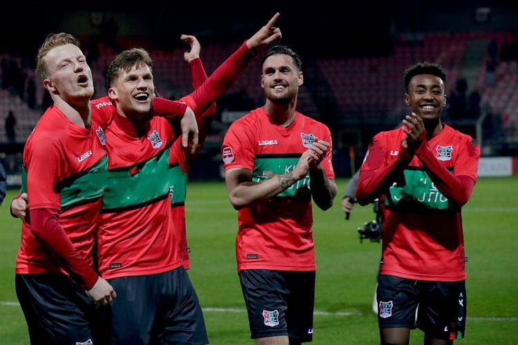 仅激励着他 仅激励着他